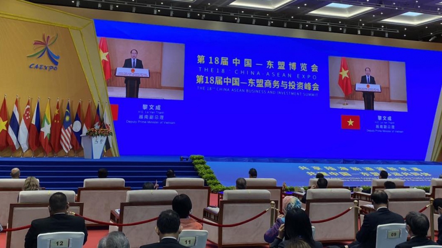 Phó Thủ tướng Lê Văn Thành dự Hội chợ thương mại ASEAN - Trung Quốc lần thứ 18