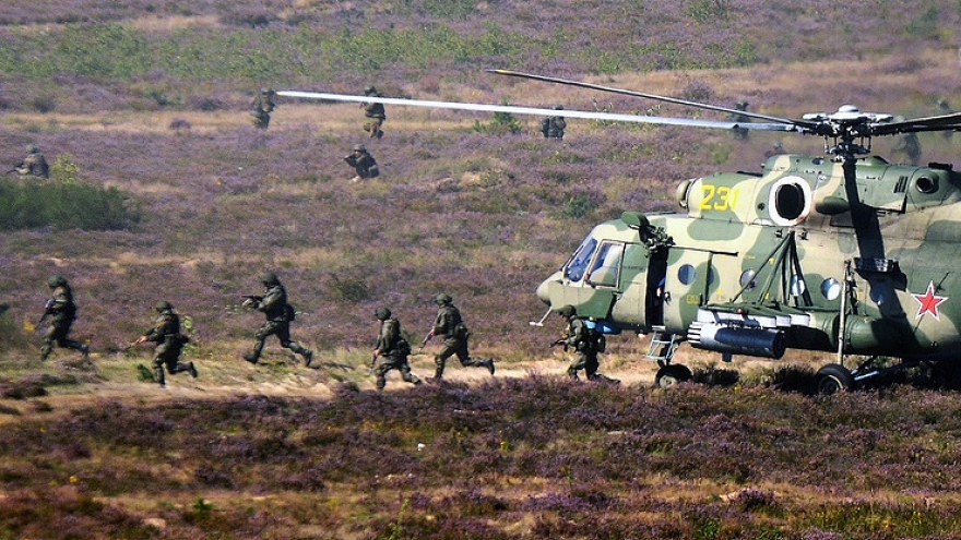 Cận cảnh dàn vũ khí Nga tung hỏa lực nghiền nát mục tiêu trong cuộc tập trận Zapad