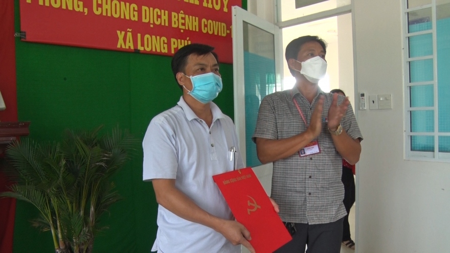 Điều chuyển Bí thư Đảng ủy, tạm đình chỉ Chủ tịch UBND xã Long Phú do để phát sinh ổ dịch