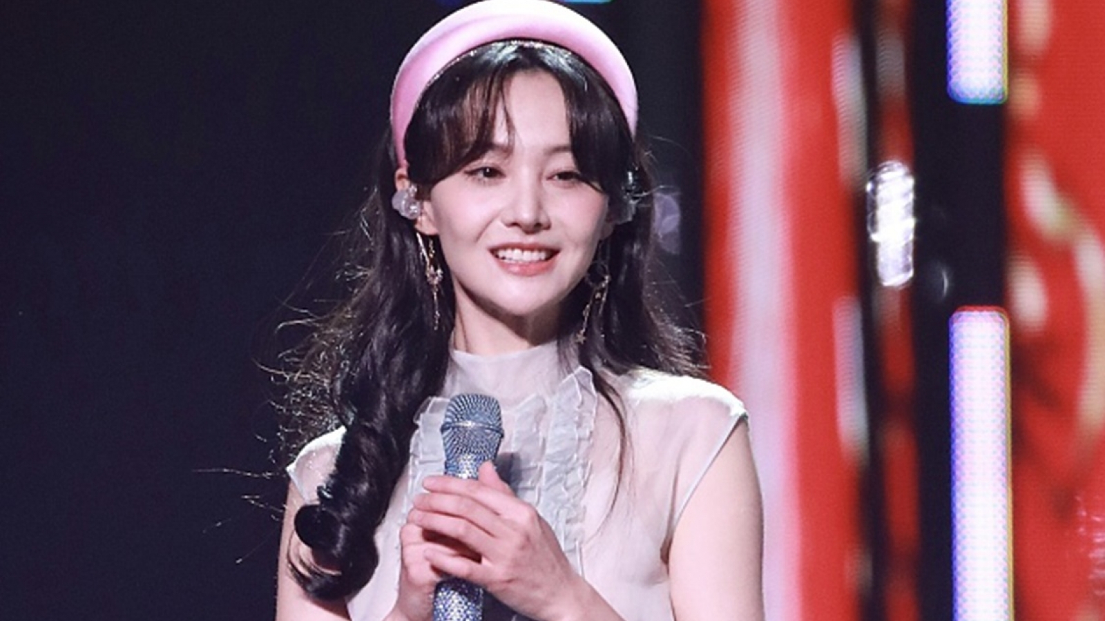 Trung Quốc chấn chỉnh giới showbiz, siết chặt “an ninh chính trị” mạng