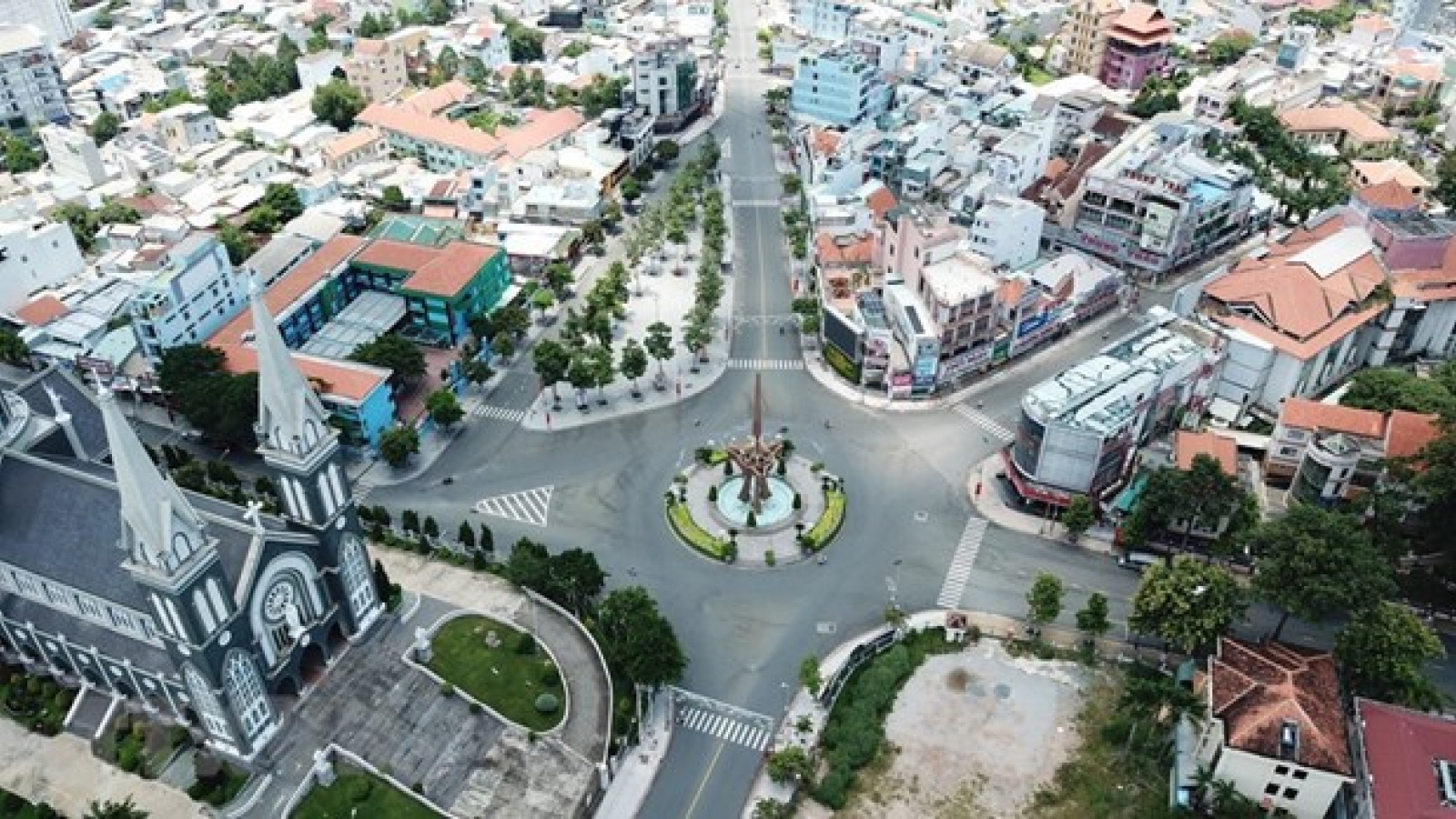 Social distancing measures must be strictly implemented in high-risk areas