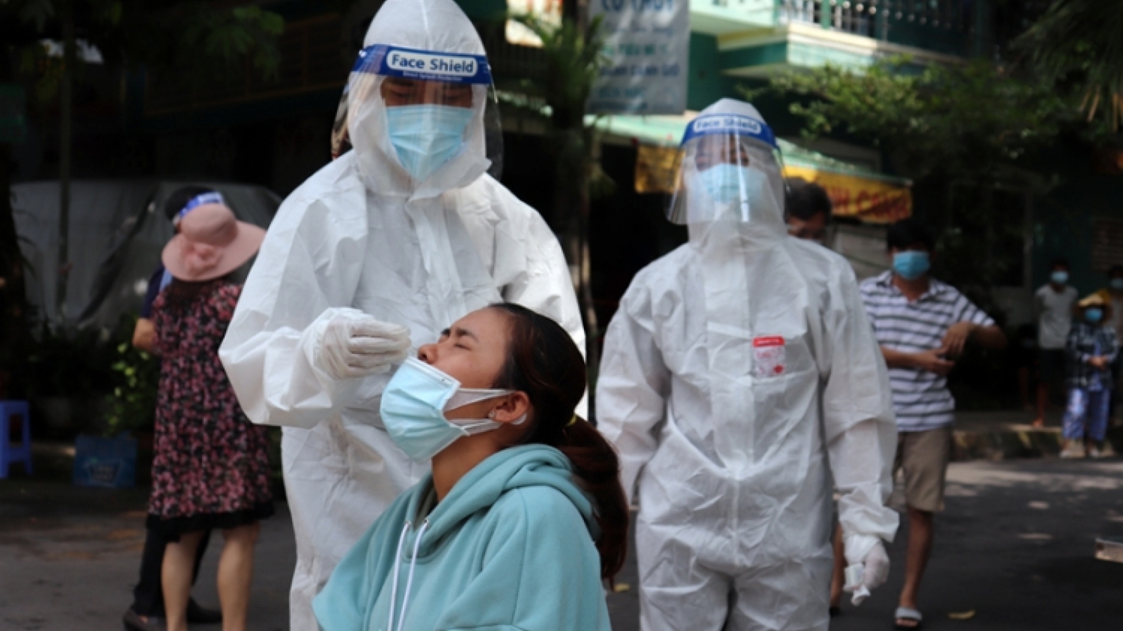 Vietnamese businesses in UK donate over VND2 billion to COVID-19 fight