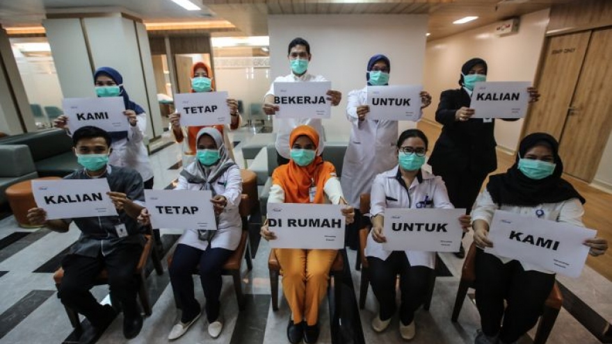 Gần 2.000 nhân viên y tế tử vong vì Covid-19: Indonesia mất bao lâu để cân bằng?