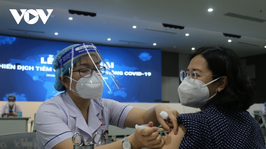 Bộ Y tế yêu cầu Hà Nội, TP.HCM hoàn thành tiêm vaccine mũi 1 trước 15/9
