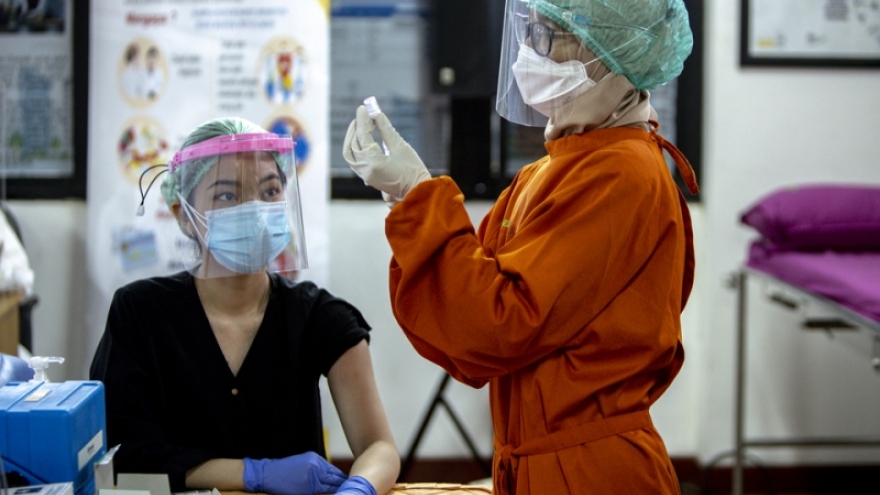 Còn quá sớm để tiêm liều vaccine tăng cường cho toàn dân Indonesia