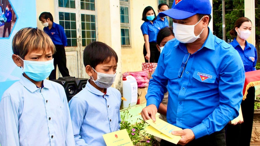 Hàng ngàn phần quà đã đến tay học sinh có hoàn cảnh khó khăn