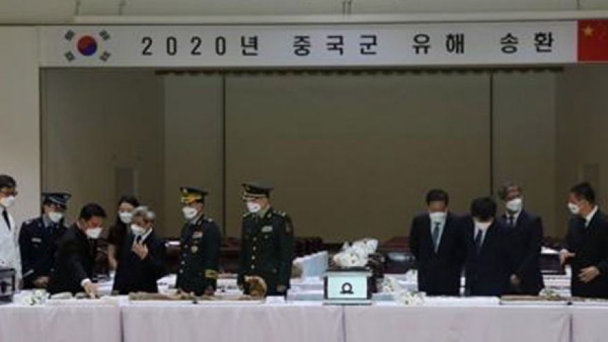 Hàn Quốc trao trả hài cốt binh lính tử trận cho Trung Quốc