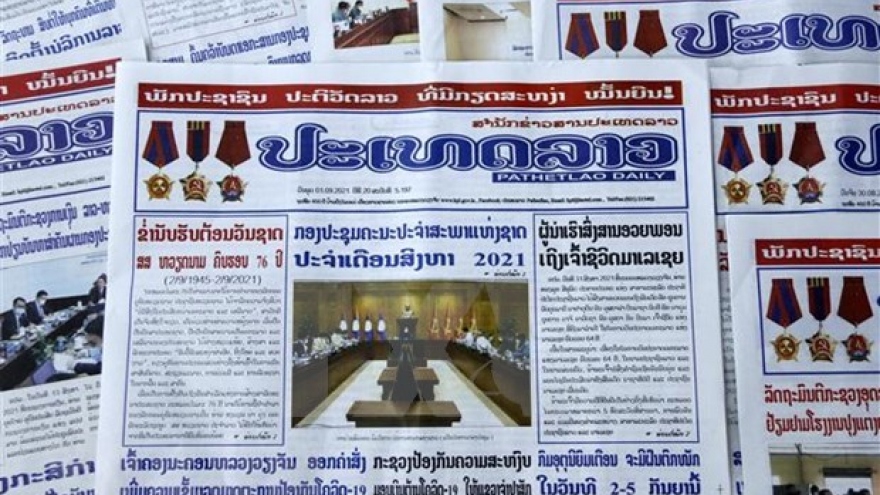 Lao newspaper hails Vietnam's achievements, Laos-Vietnam ties