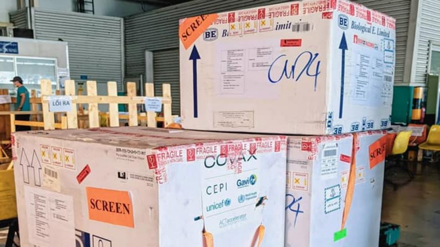 Papua New Guinea delivers AstraZeneca vaccine to Vietnam 