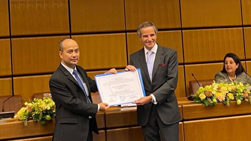 Bế mạc Đại hội đồng lần thứ 65 của IAEA: Việt Nam vinh dự nhận 2 bằng khen
