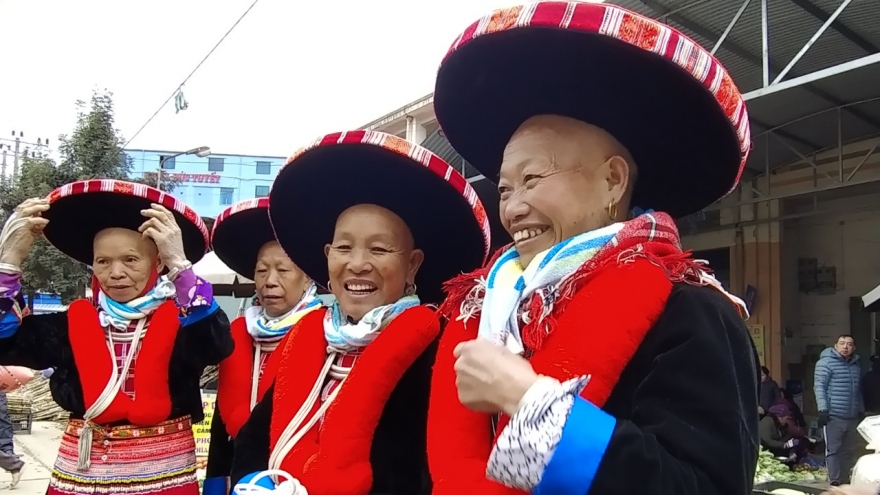 Độc đáo trang phục truyền thống của người Dao đỏ tại Cao Bằng