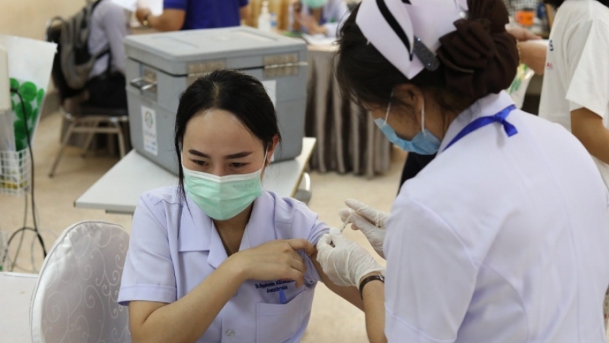 Thủ tướng Lào khẳng định sẽ hoàn thành mục tiêu tiêm vaccine cho 50% dân số vào cuối 2021