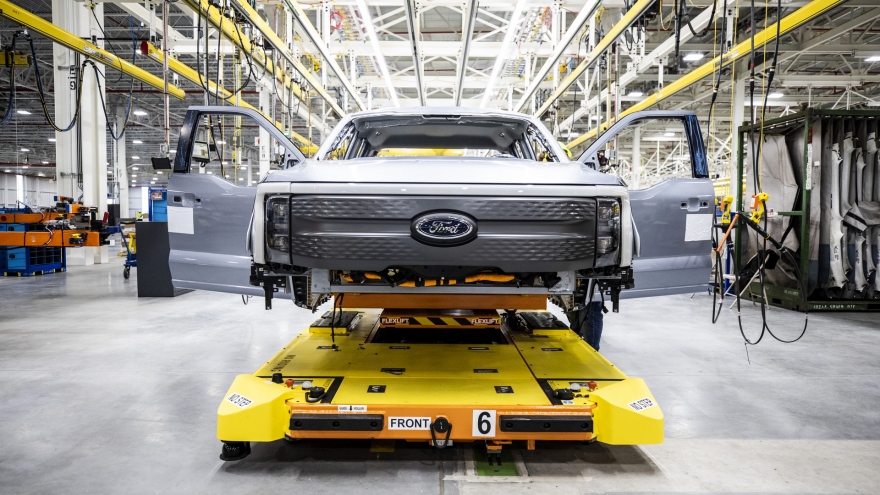 Doanh thu của Ford và GM sụt giảm vì thiếu chip