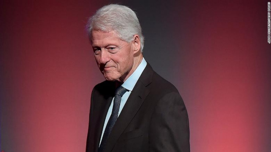 Cựu Tổng thống Mỹ Bill Clinton phải điều trị tại phòng chăm sóc đặc biệt