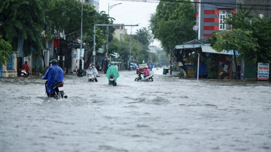 Mưa lũ lớn gây ngập vùng trũng thấp, một người mất tích ở Quảng Ngãi