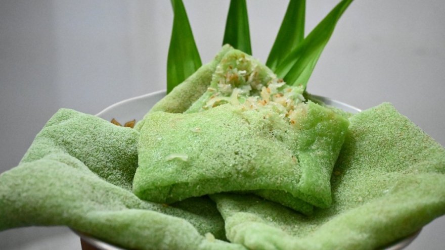 Khmer-style crepe in Tra Vinh