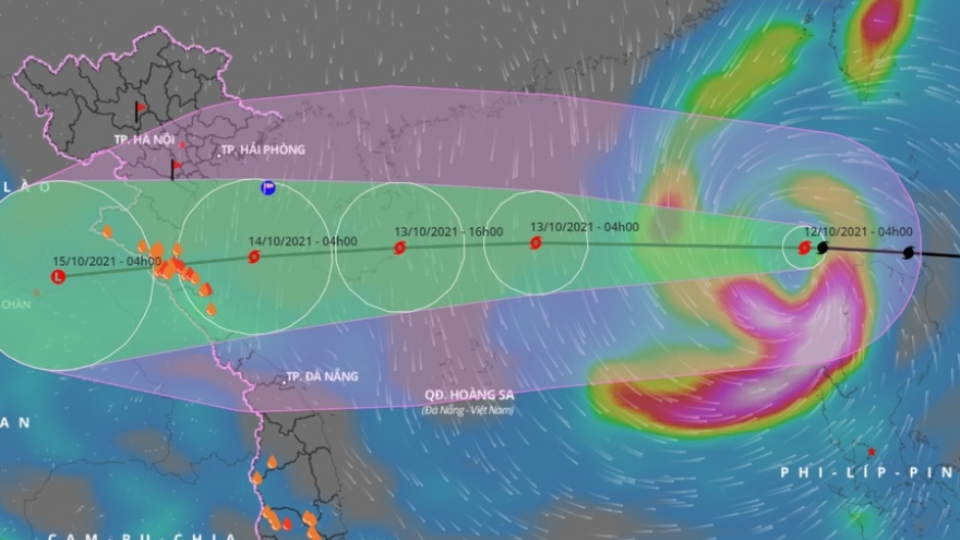 Kompasu enters East Sea, heads toward north-central Vietnam