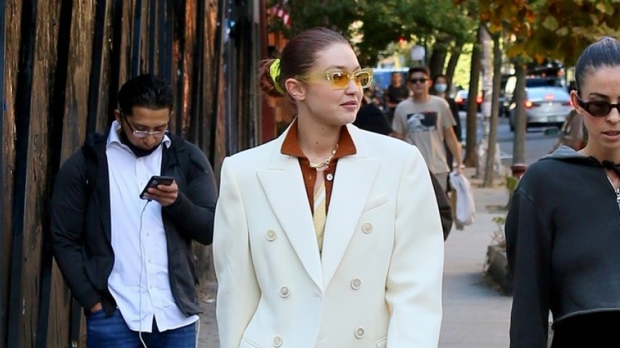 Siêu mẫu Gigi Hadid khoe gu thời trang đẳng cấp trên đường phố New York