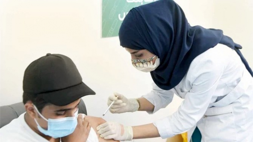 Saudi Arabia yêu cầu người ra vào các cơ quan phải tiêm đủ 2 mũi vaccine Covid-19