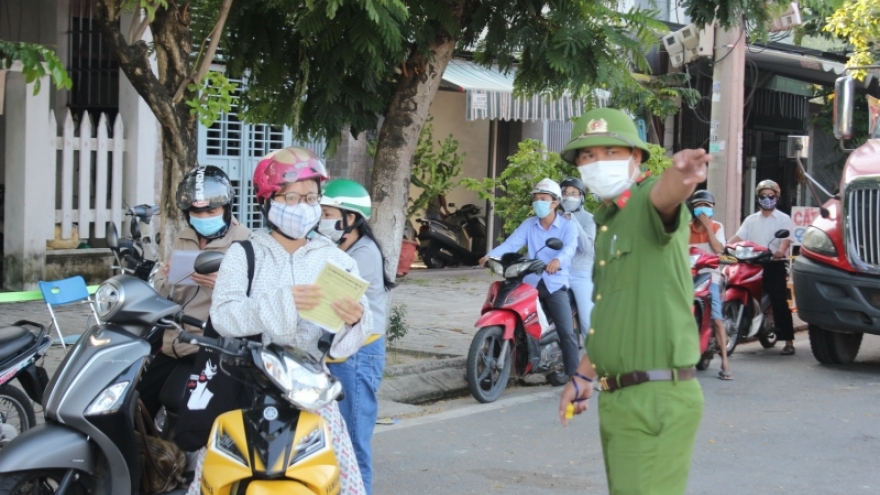 Nhiều tỉnh miền Trung nới lỏng giãn cách, Đà Nẵng quá tải tại chốt kiểm soát