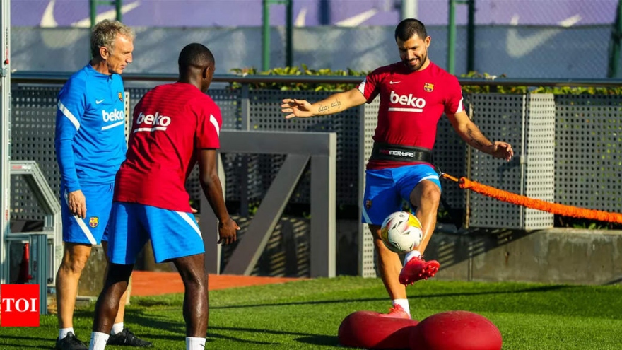 Aguero trở lại tập luyện, sắp đá trận ra mắt Barca