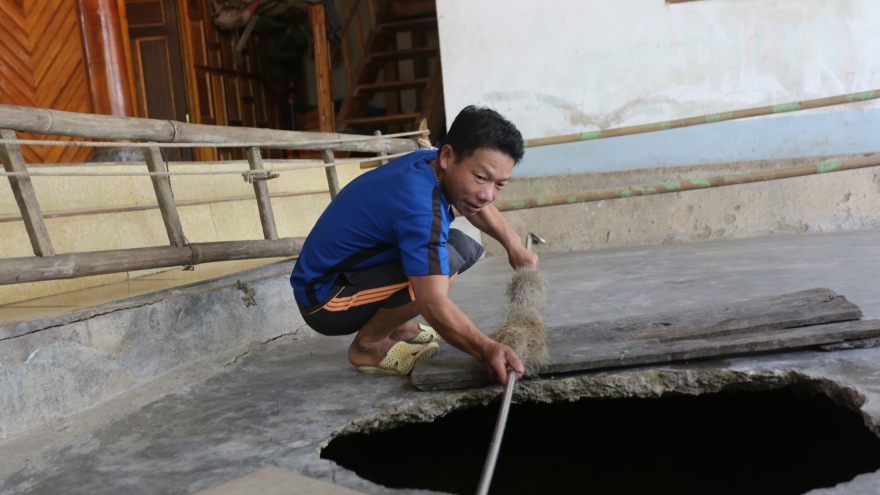 “Hố tử thần” dọa “nuốt” nhà dân ở Nghệ An