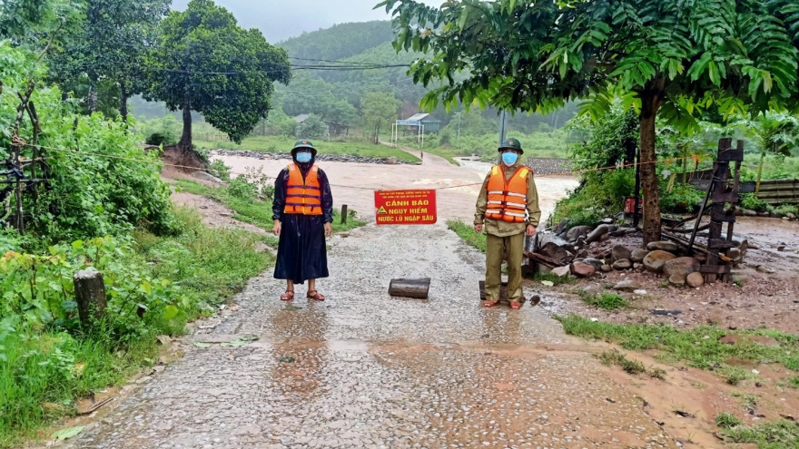 Mưa lũ ở Quảng Bình: 1 người mất tích, 22 người đi rừng chưa về nhà