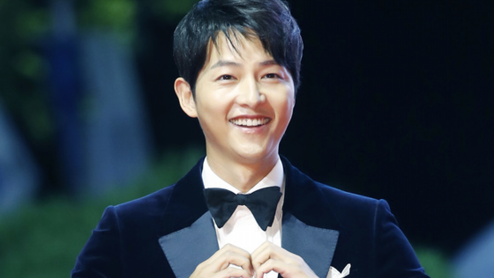 Song Joong Ki, Jeon Yeo Bin và dàn sao Hàn "đổ bộ" thảm đỏ LHP Busan 2021