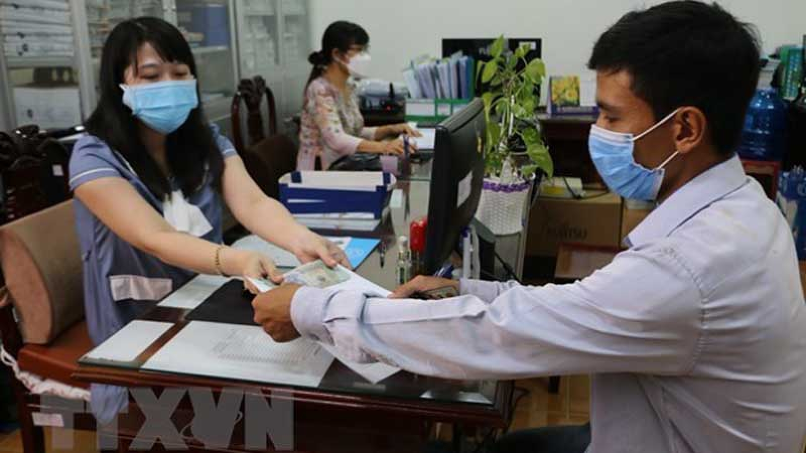 Hanoi helps pandemic-hit people with over VND3 trillion