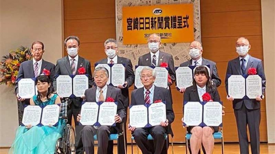 Vietnamese association in Japanese locality receives Miyanichi award
