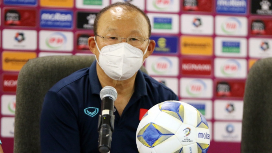 Coach Park flies to UAE to prepare for Vietnam’s Asian Cup qualifier