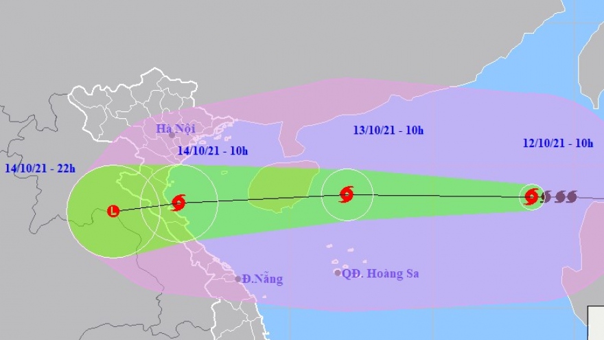 Bão số 8 giật cấp 13, di chuyển nhanh theo hướng Tây và có khả năng mạnh thêm