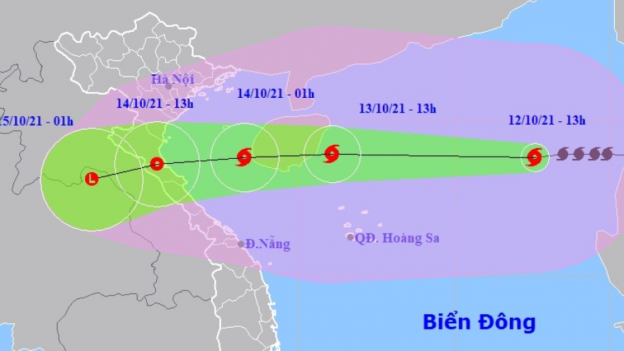 Bão số 8 cách quần đảo Hoàng Sa 610km, giật cấp 13