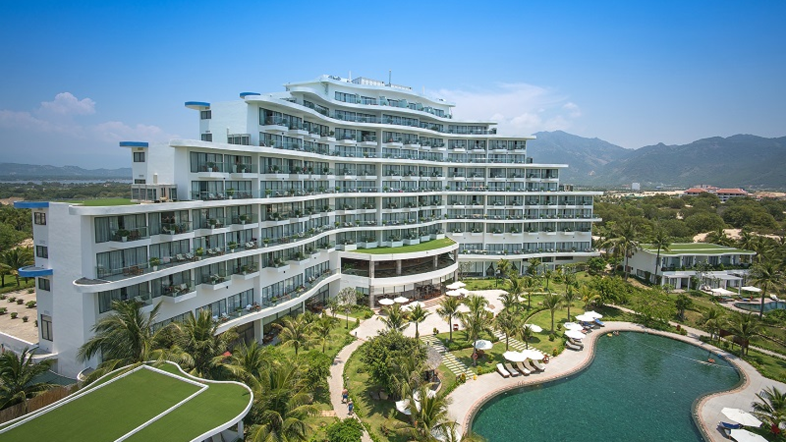 Du lịch an toàn trên những chuyến bay charter đến Cam Ranh Riviera