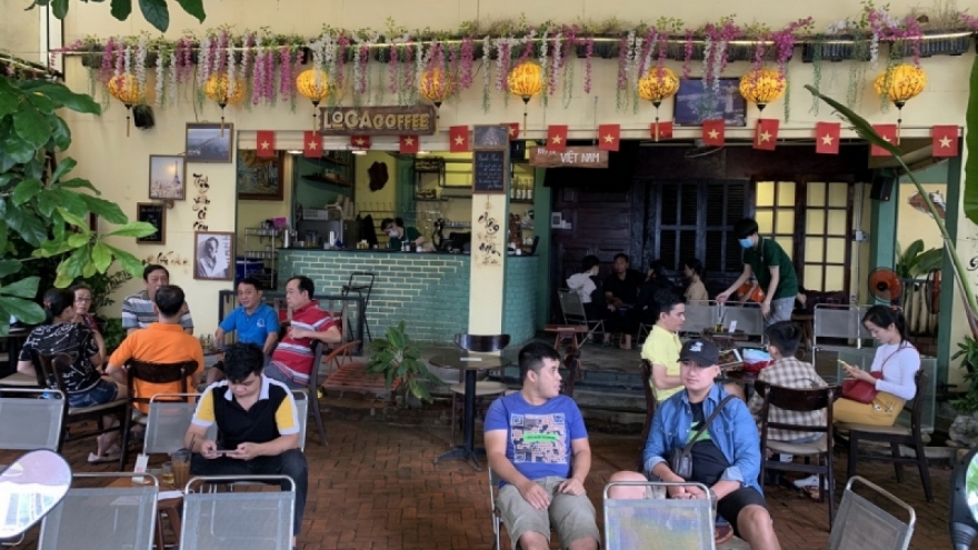 Restaurants and cafés reopen in Da Nang 