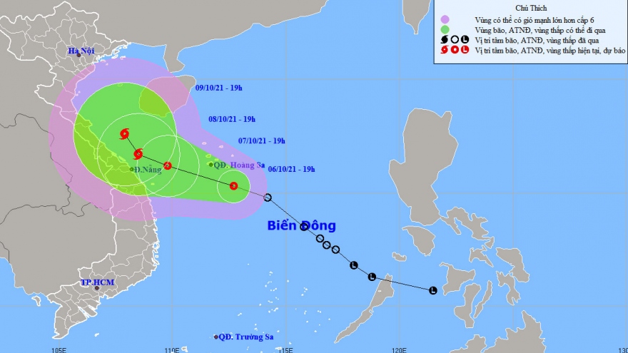 Áp thấp nhiệt đới cách quần đảo Hoàng Sa khoảng 180km về phía Nam