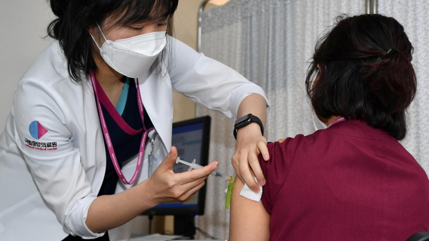 Những yếu tố giúp châu Á bứt tốc trong chiến dịch tiêm vaccine Covid-19