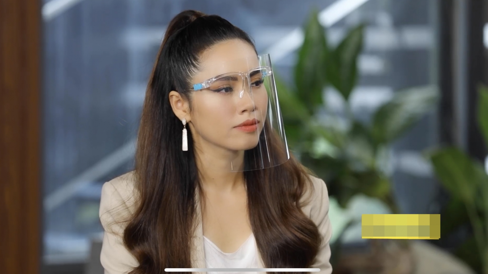 Á hậu Hoàng My tiết lộ chuyện “cãi nhau, suýt đánh lộn” khi tham gia chống dịch