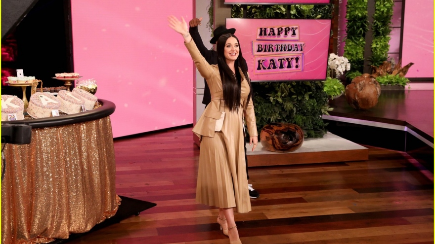 Katy Perry tái xuất xinh đẹp trong "The Ellen DeGeneres Show"