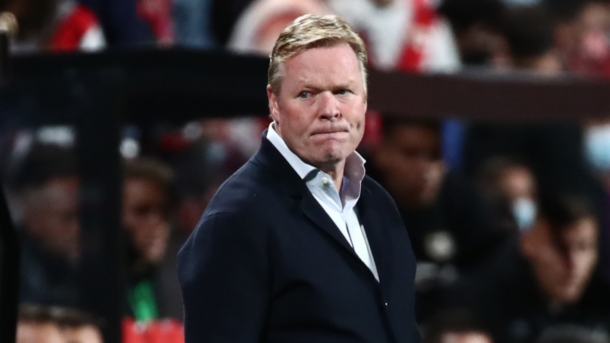 Barca chính thức sa thải HLV Koeman