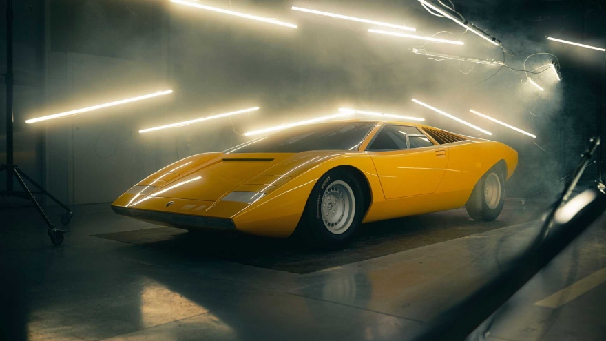 Lamborghini mất 25.000 giờ làm việc để phục chế mẫu xe huyền thoại - Countach LP 500