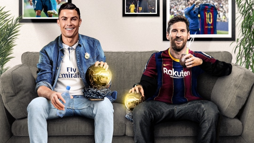 Biếm hoạ 24h: Messi rủ Ronaldo xem El Clasico qua màn ảnh nhỏ