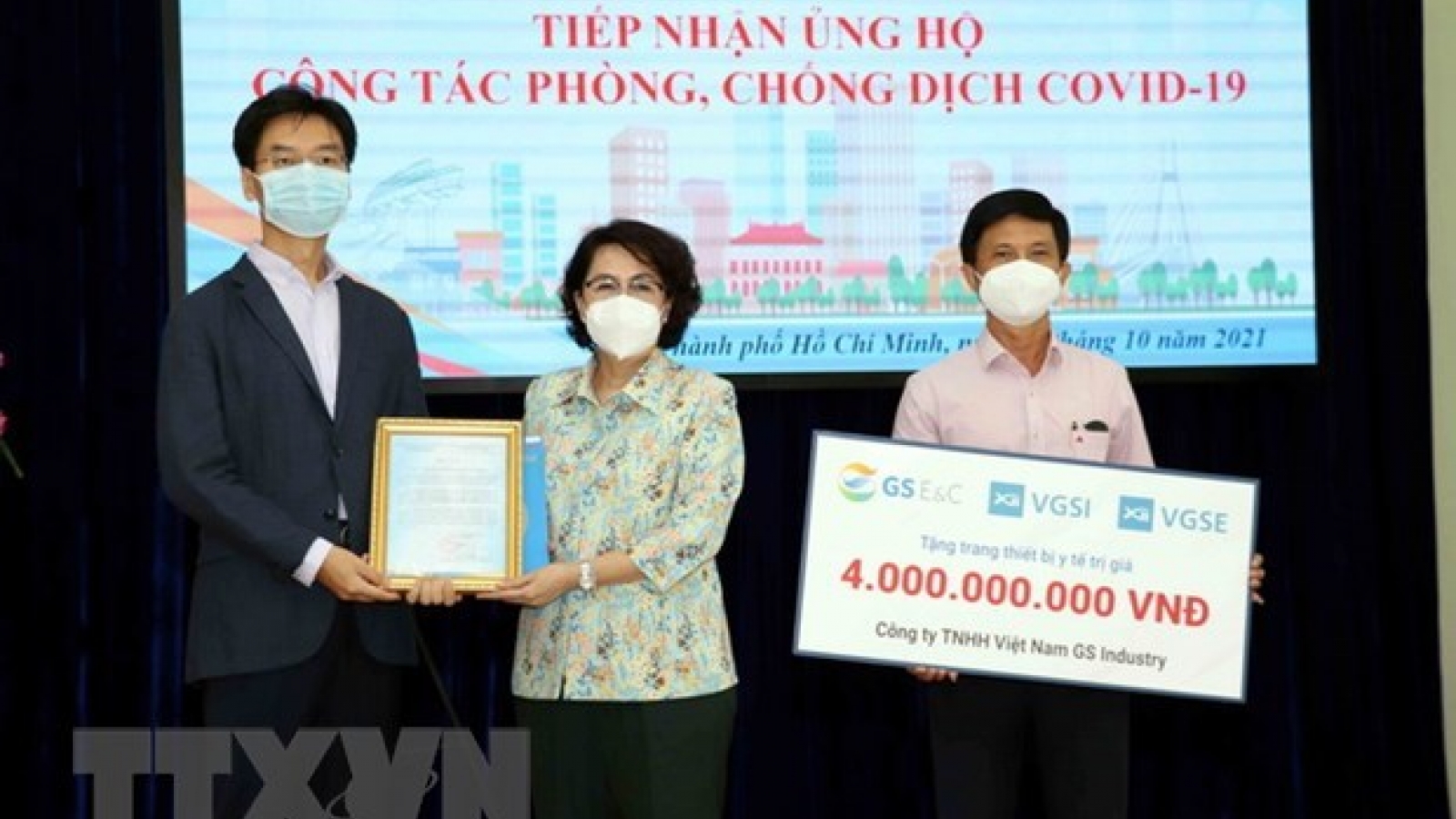 RoK Consulate General, firms donate medical supplies to HCM City