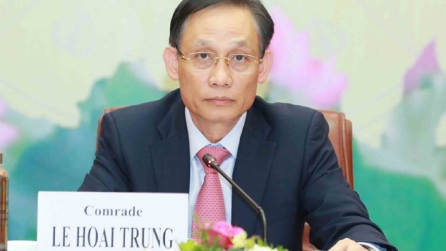 Party official meets new chiefs of Vietnamese representative agencies abroad