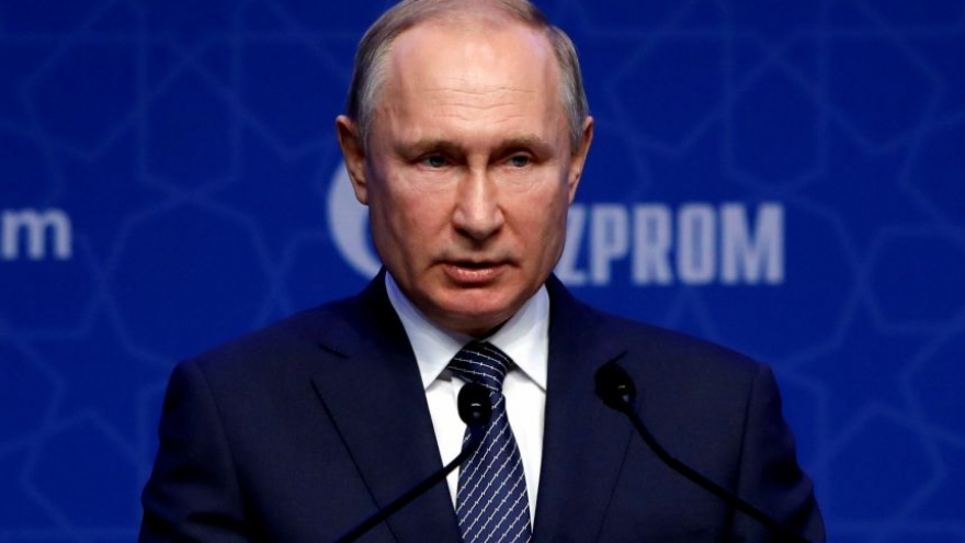 Tổng thống Putin lý giải cơn ho bất chợt khi đang họp trực tuyến
