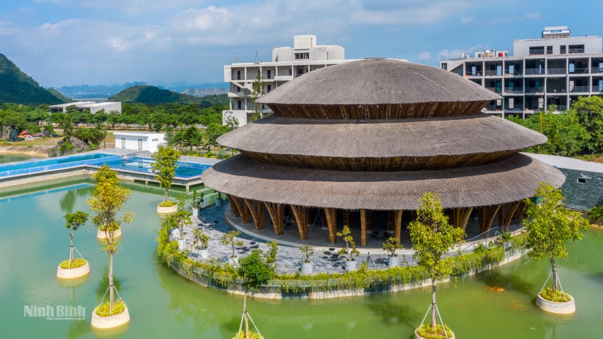 Two Vietnamese buildings win Dezeen architecture awards