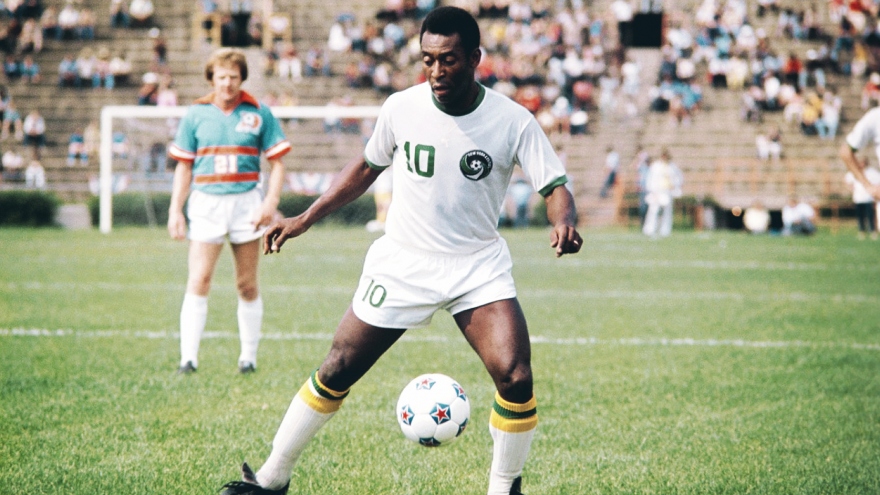 Ngày này năm xưa: Vua bóng đá Pele chính thức giải nghệ