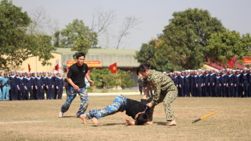 Những "bông hồng thép" giữ biển