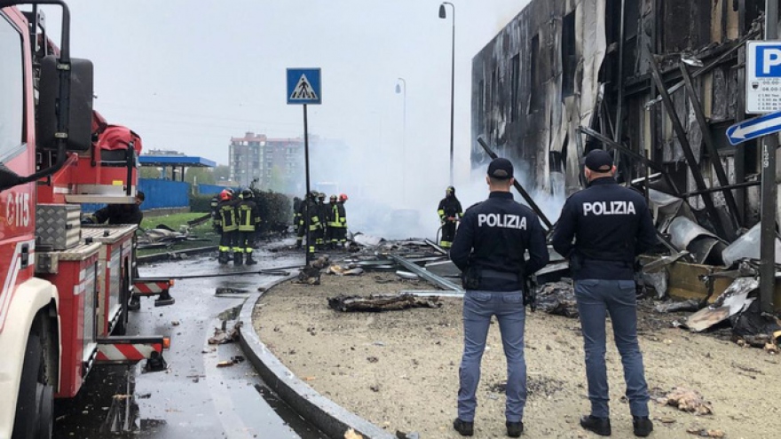 Máy bay đâm vào tòa nhà ở Italy khiến 8 người thiệt mạng