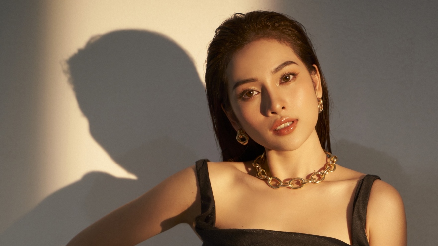 "Mẹ hai con" Sara Lưu khoe dáng quyến rũ như thủa còn son